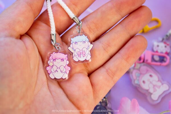 Llaveros y adornos de Sanrio.